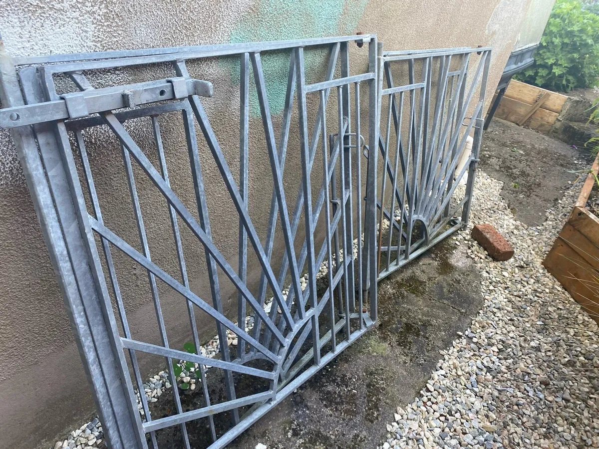 Gates: Solid iron galvanised - Image 2
