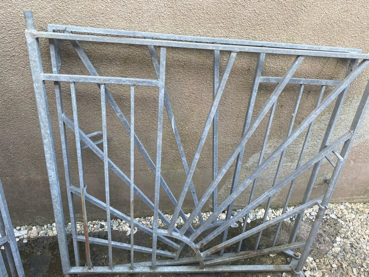 Gates: Solid iron galvanised - Image 3
