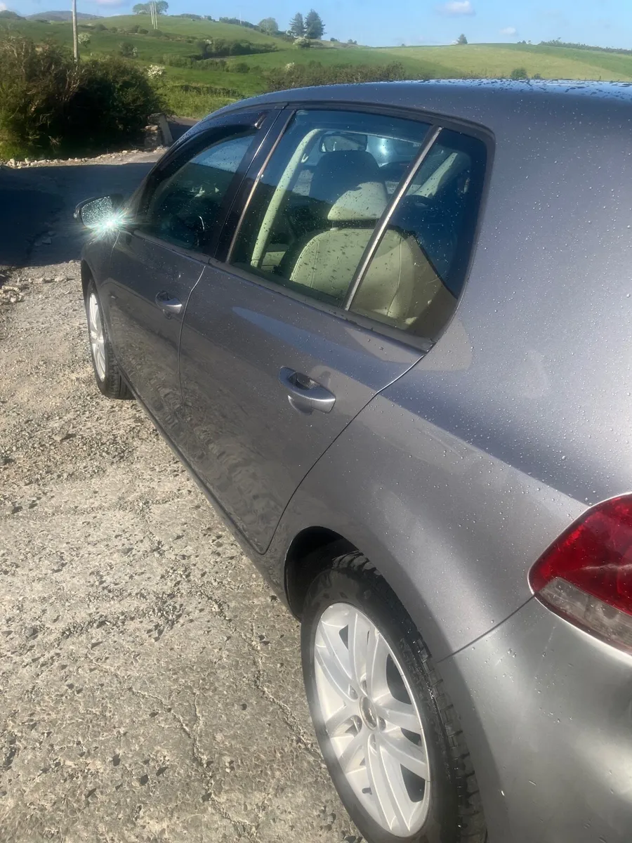 Volkswagen Golf 2010 - Image 2