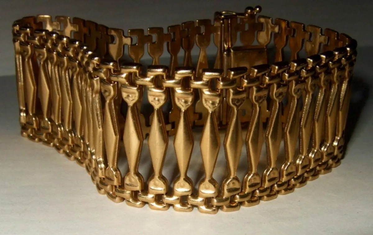 Vintage Hallmarked 9ct Gold Cuff Bracelet - Image 1