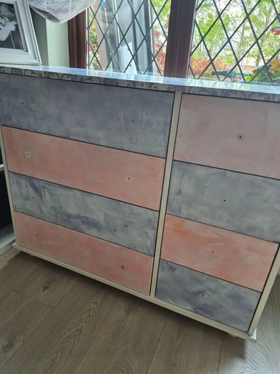 Childs chest of drawers. - Image 2