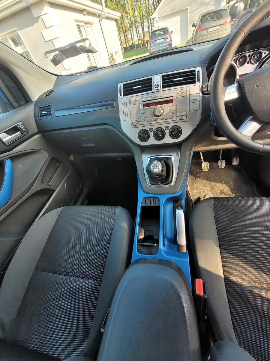 Ford Kuga 2010 AWD 2.0L - Image 2