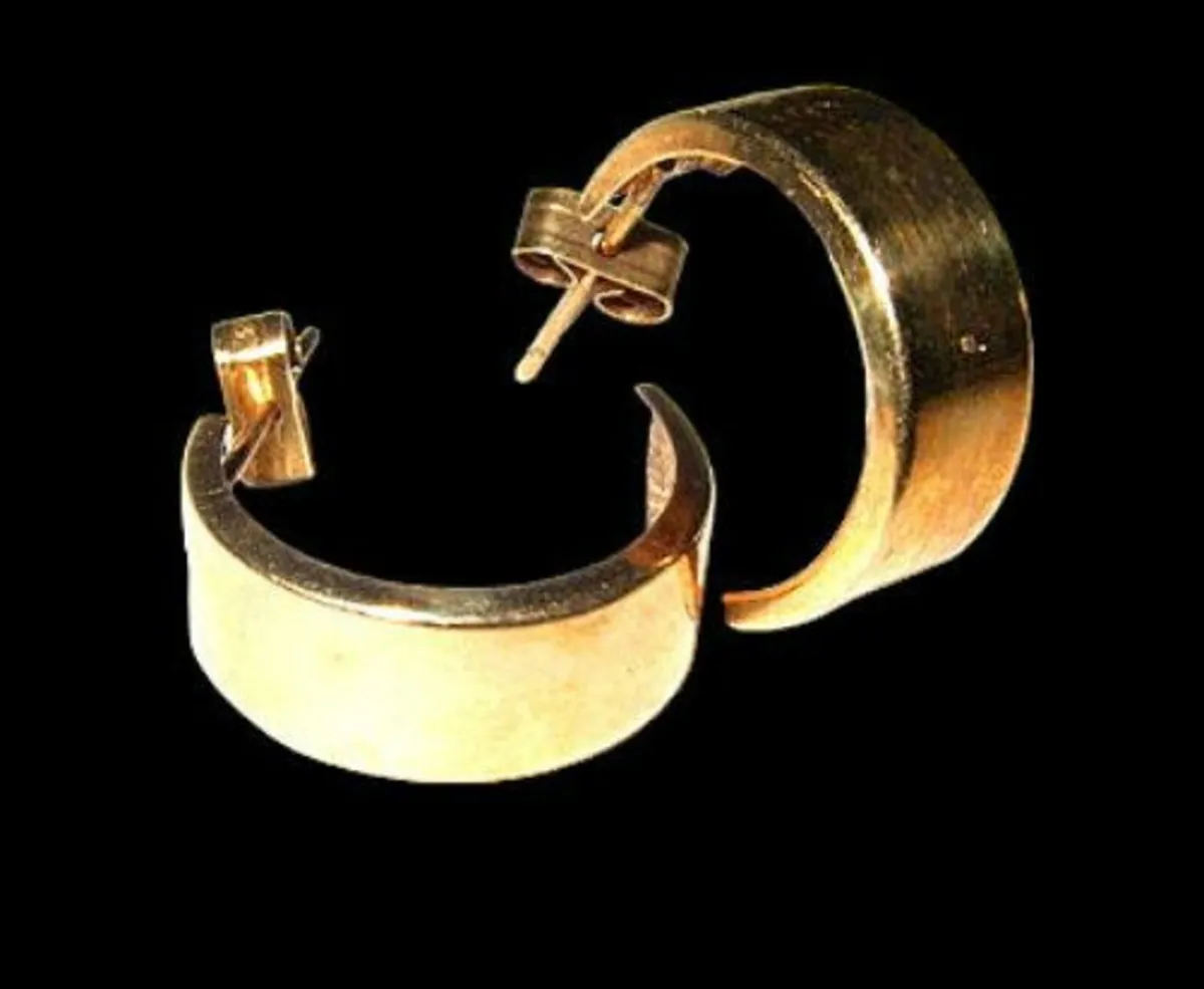 Vintage 9ct Gold Hallmarked Earrings - Image 1