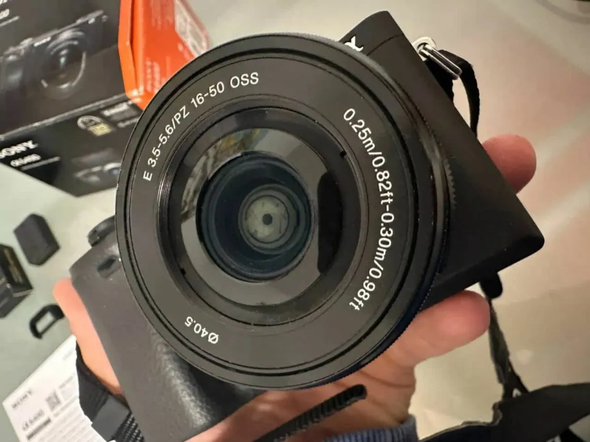 Sony Alpha 6400 4K Camera - Image 3