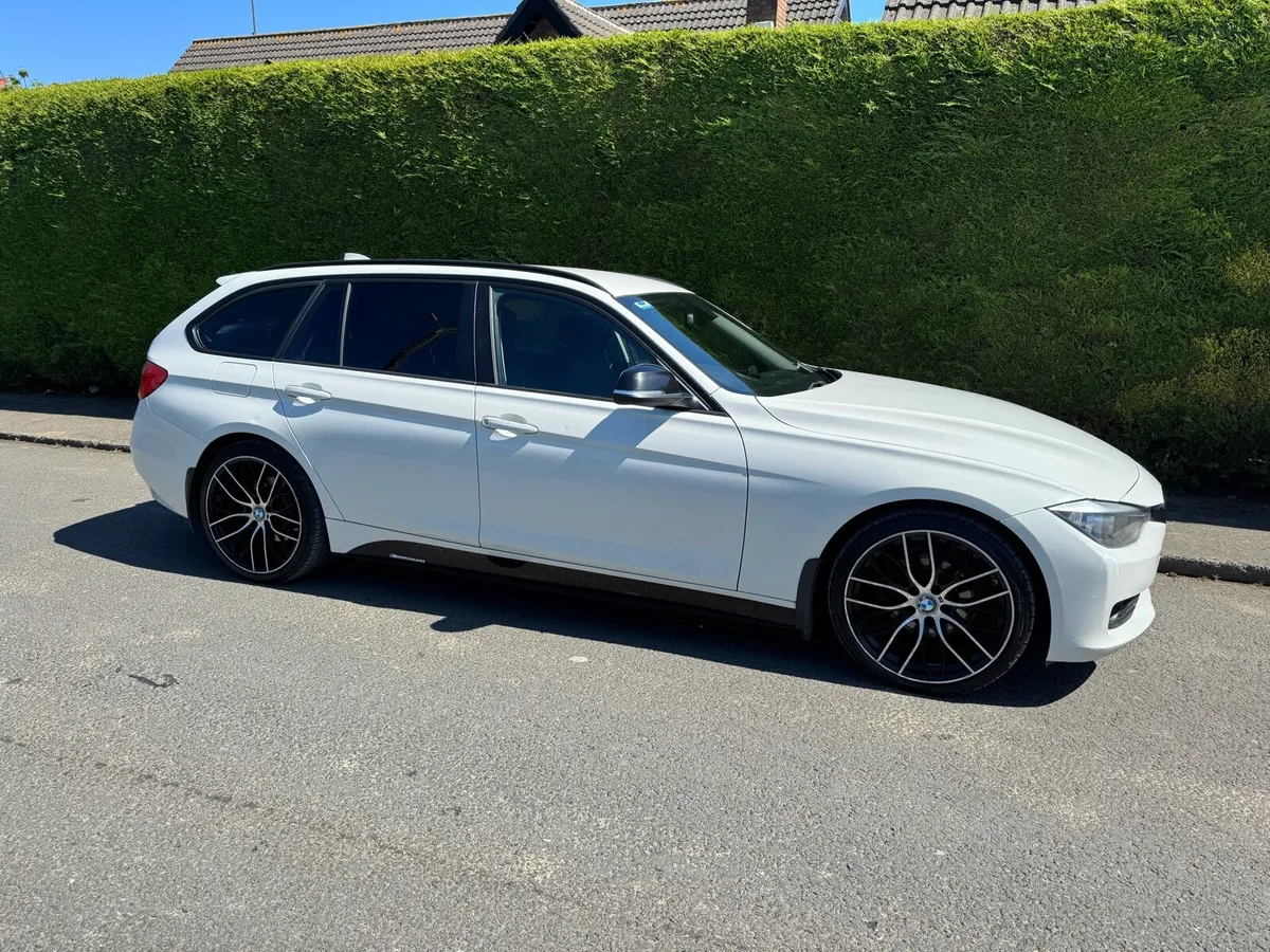 BMW 320d dynamics sport touring - Image 2