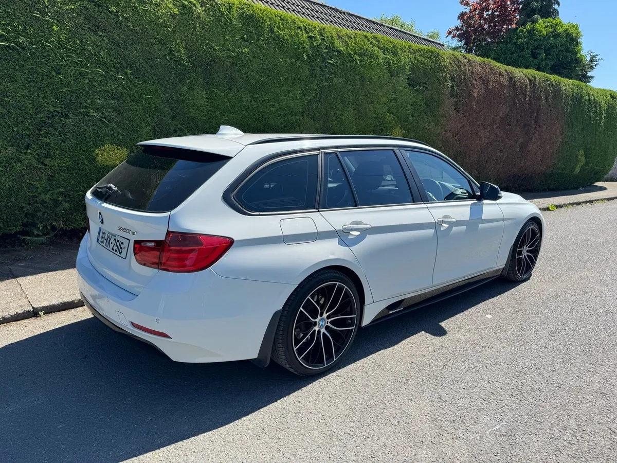 BMW 320d dynamics sport touring - Image 3