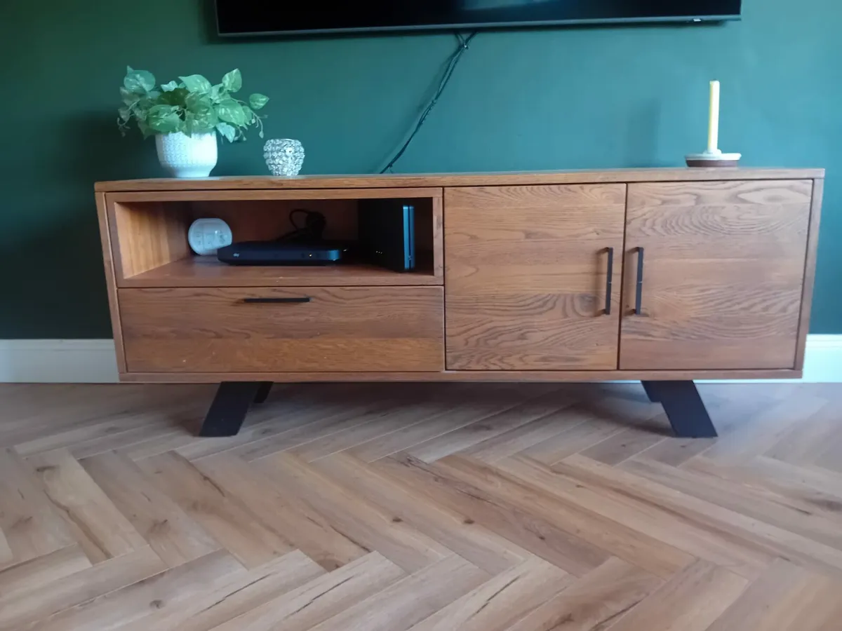 TV Unit - Image 1