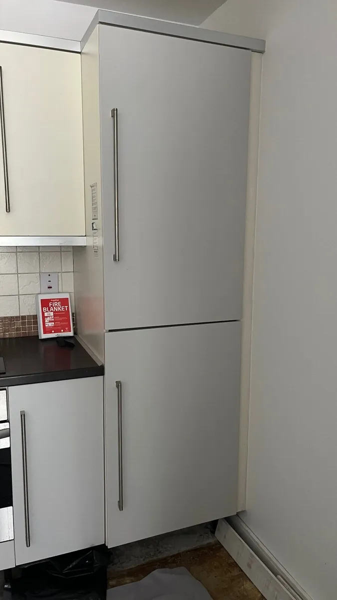 Indesit fridge freezer - Image 3