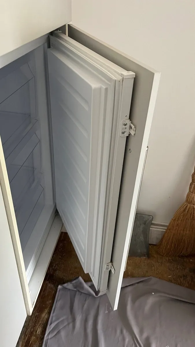 Indesit fridge freezer - Image 4