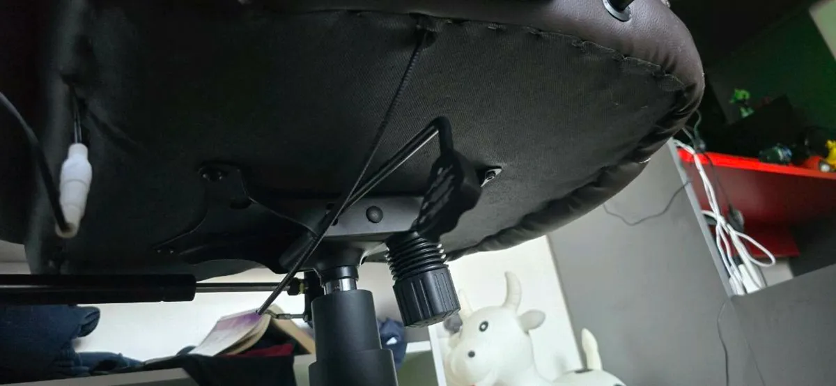 Office Chair - Image 4