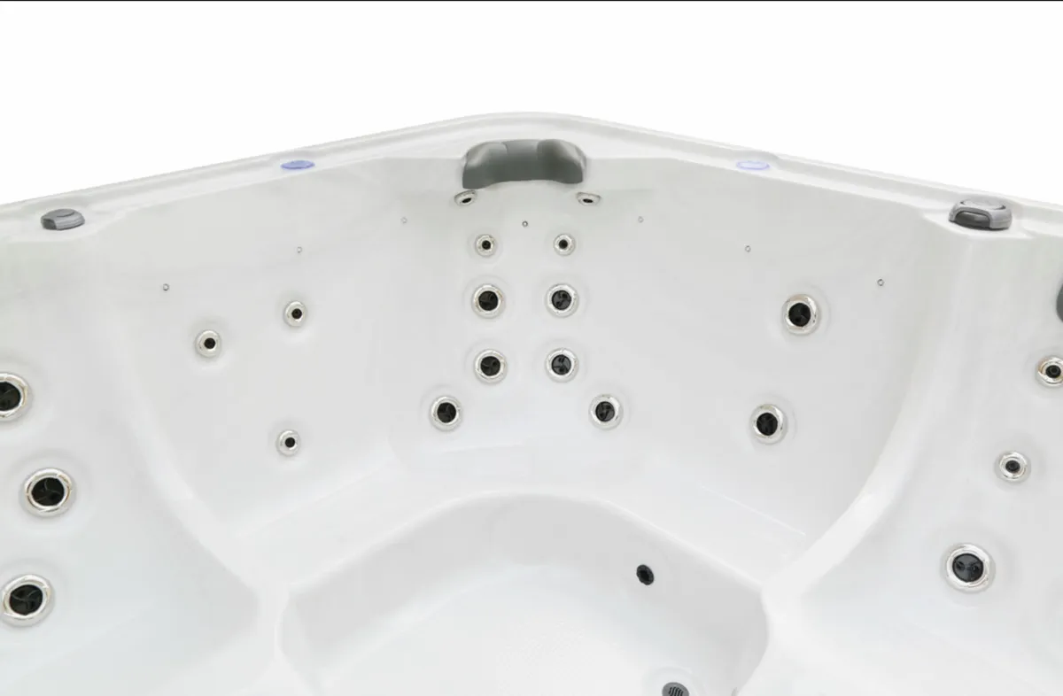 £4500 Off - Massive Clearance Sale - Hot Tub - Image 4