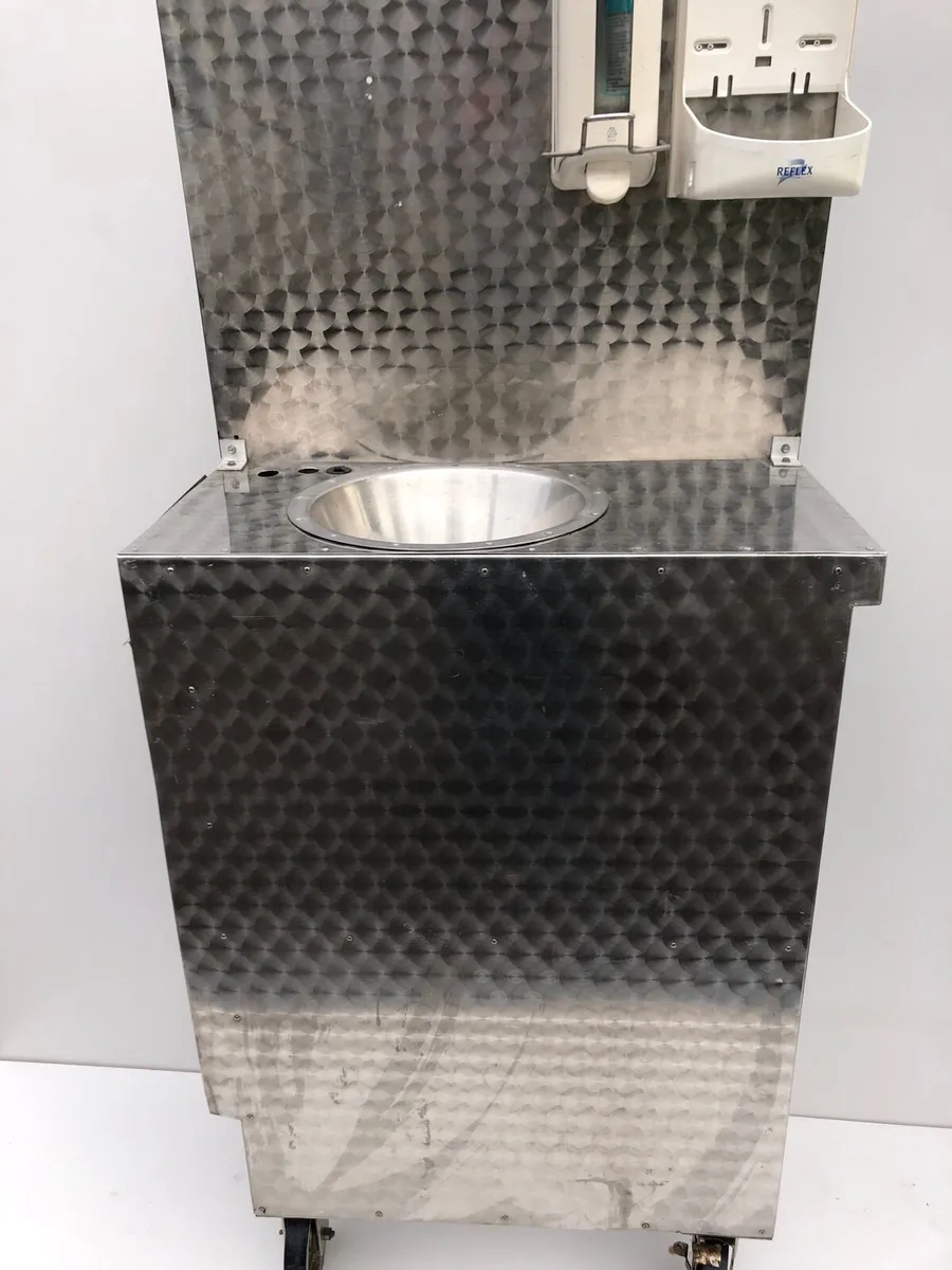 Stainless steel sink - Image 1