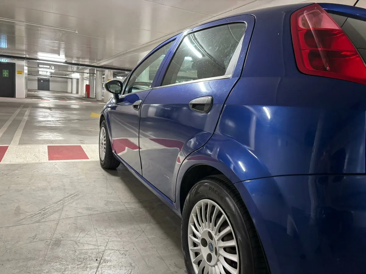Very low km 77000 automatic Fiat Punto - Image 2