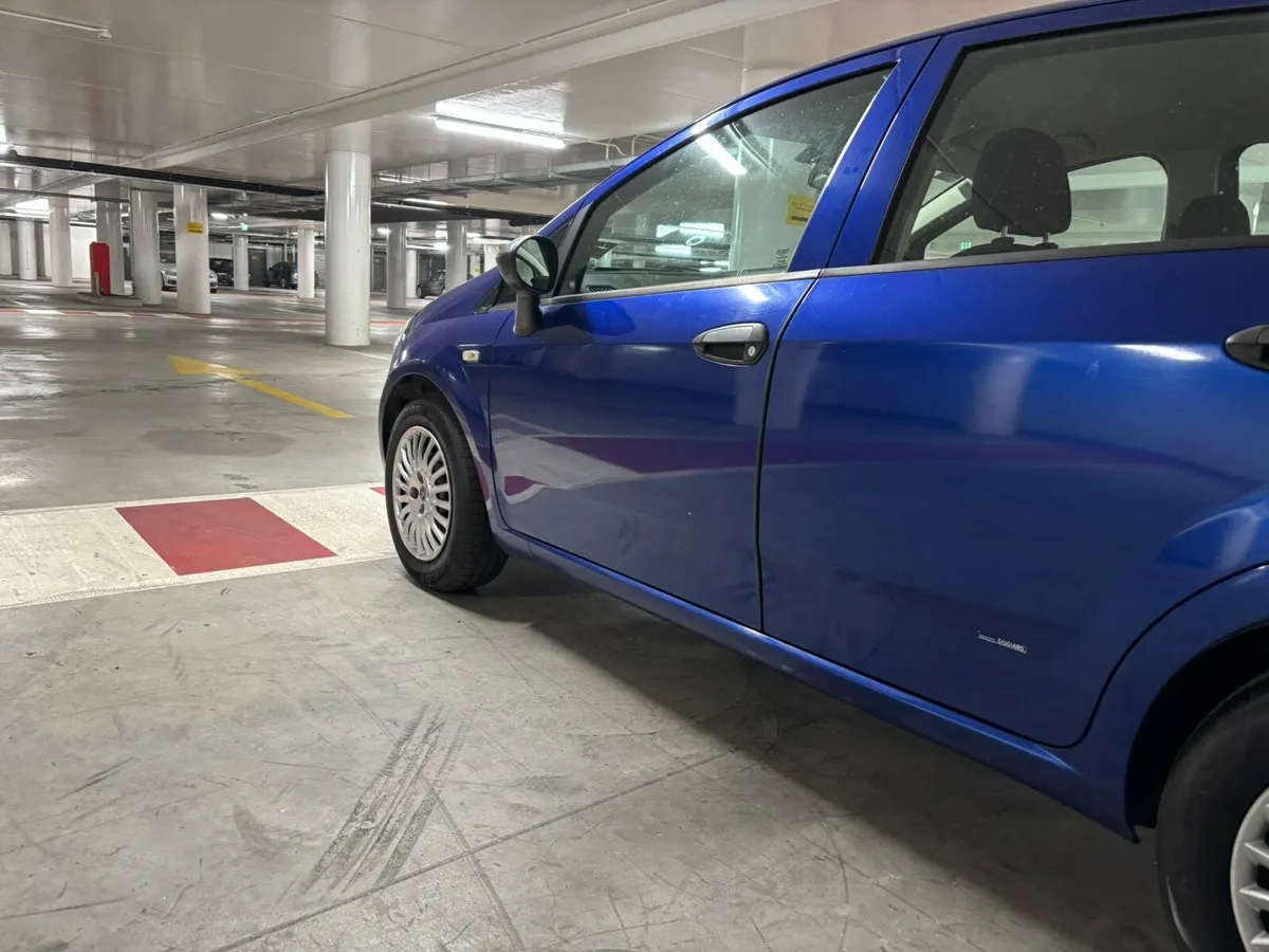 Very low km 77000 automatic Fiat Punto - Image 3