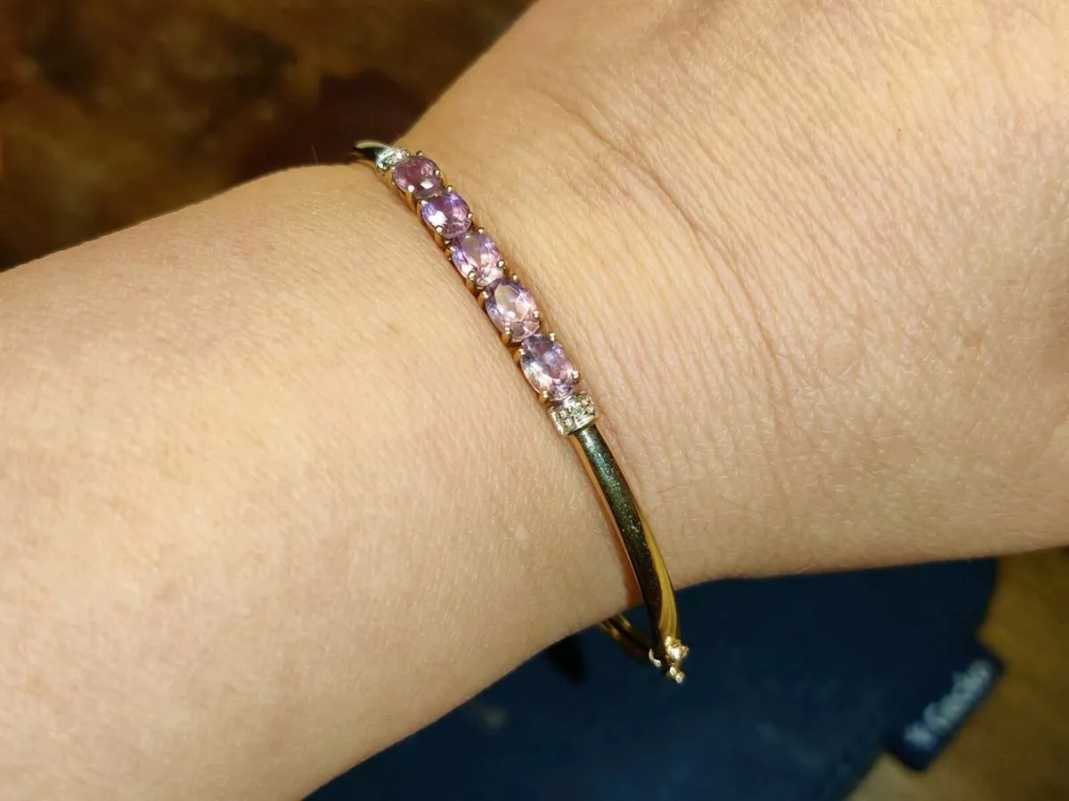 DIAMOND & AMETHYST, 9CT Gold New Ladies Bangle ! - Image 2
