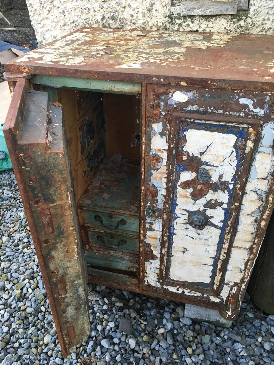 Safe - Image 1