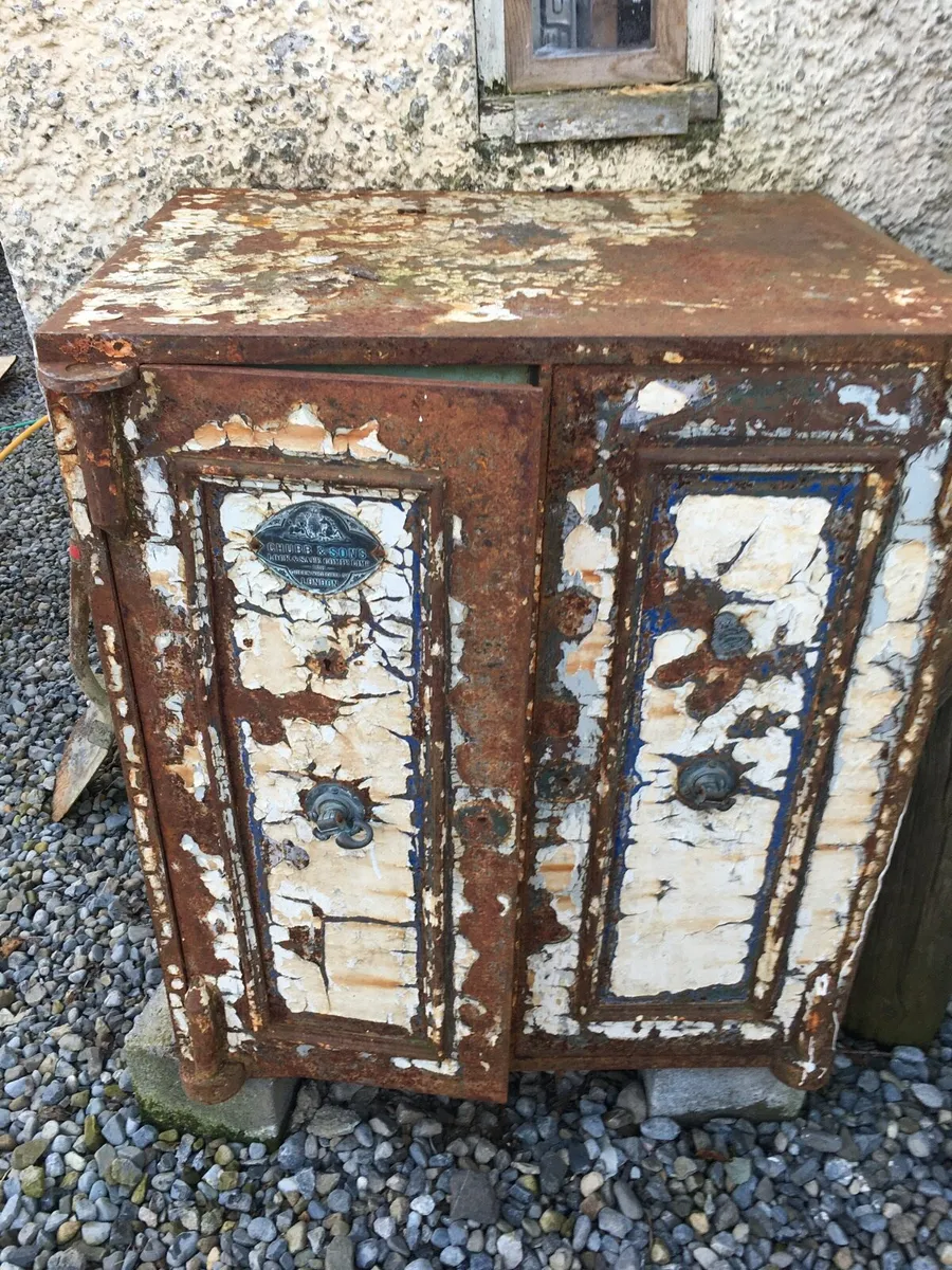 Safe - Image 2