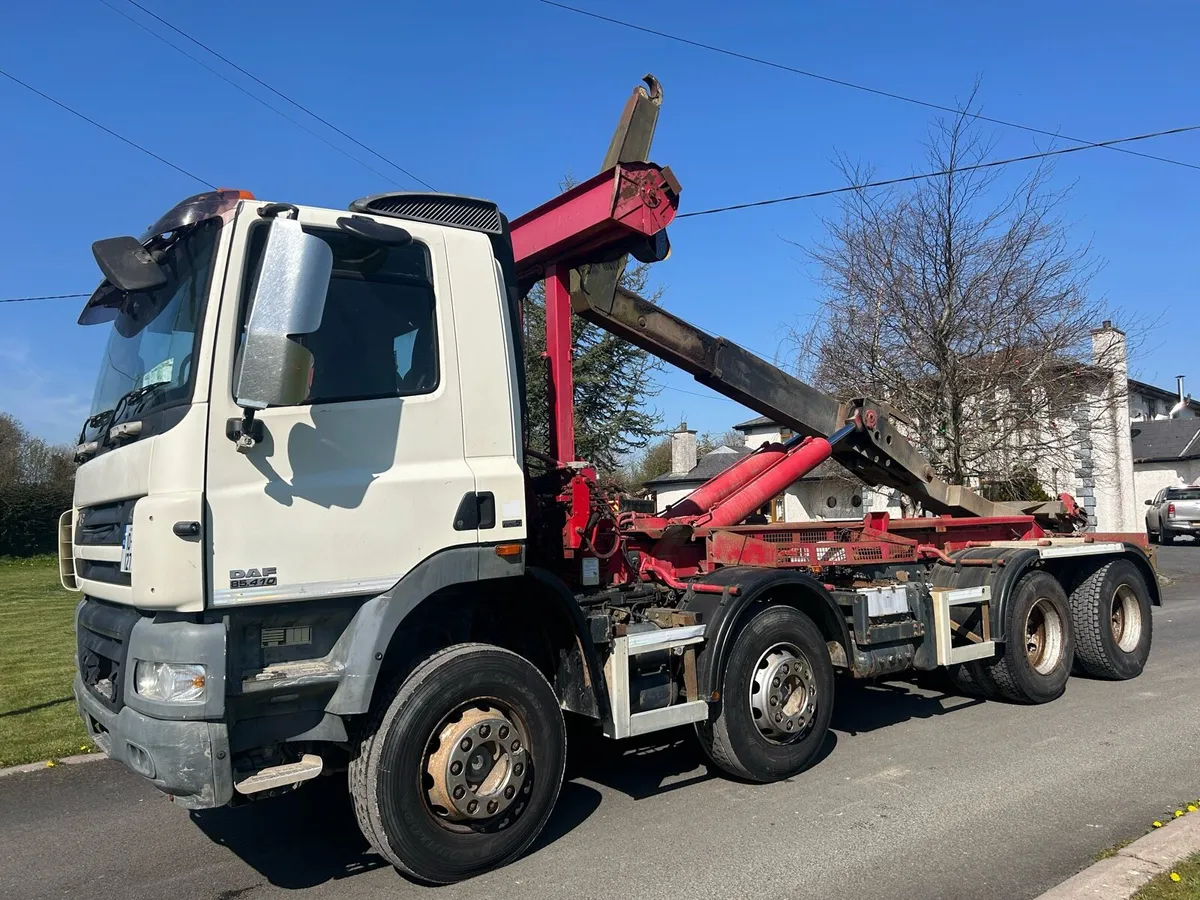 2010 DAF CF85 410 8X4 HOOK LOADER - Image 1