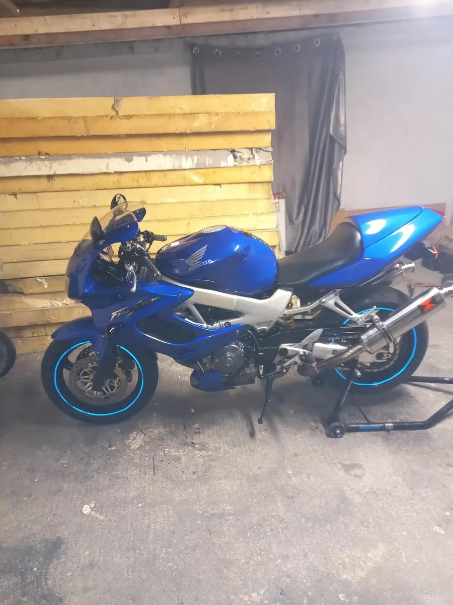Honda vtr Firestorm 2005 - Image 2