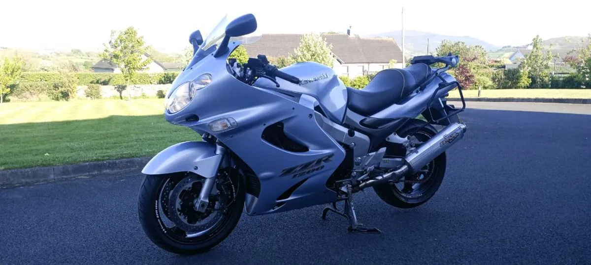 Kawasaki ZZR1200 - Image 1