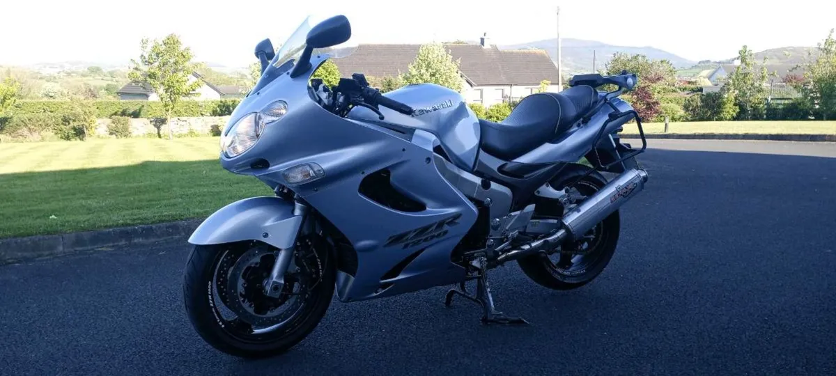 Kawasaki ZZR1200 - Image 2