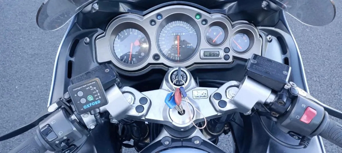 Kawasaki ZZR1200 - Image 4