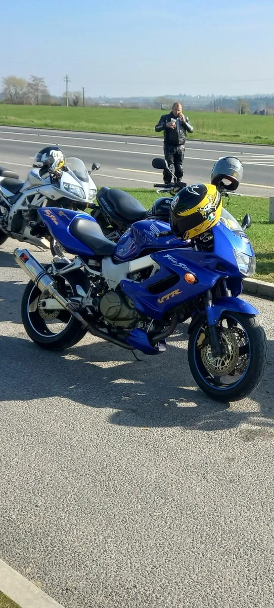 Honda vtr Firestorm 2005 - Image 4