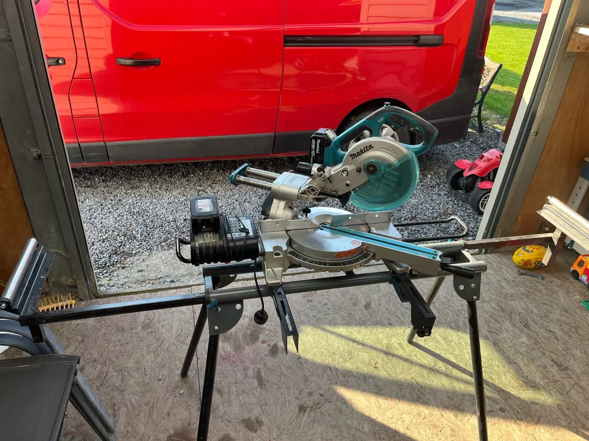 Makita mitre saw (Dls713) - Image 1