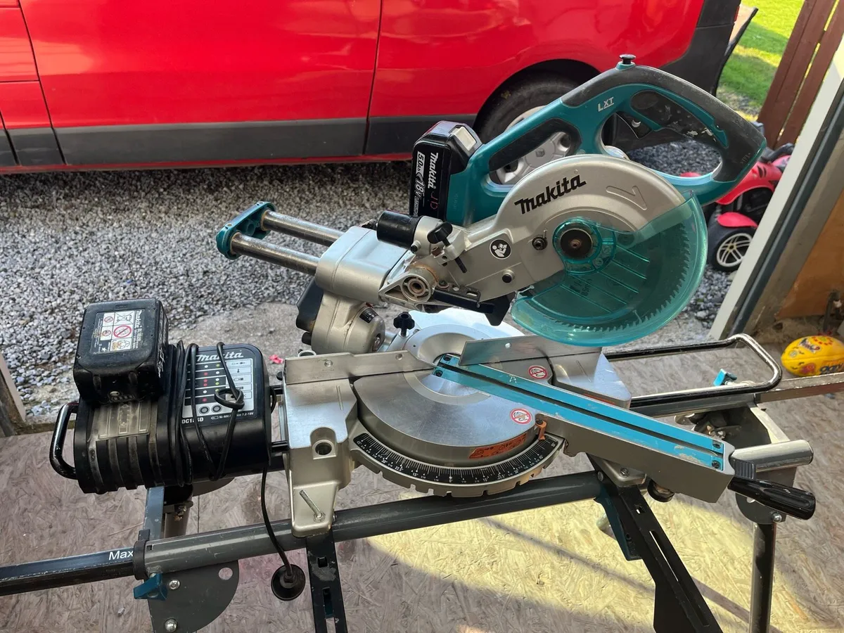 Makita mitre saw (Dls713) - Image 2