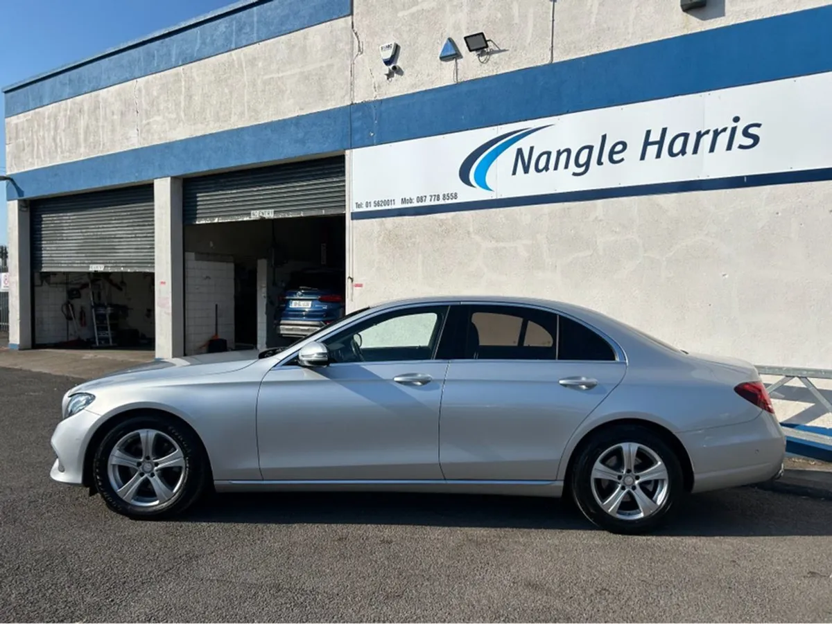 Mercedes-Benz E-Class E220 . Finance Available. T - Image 2