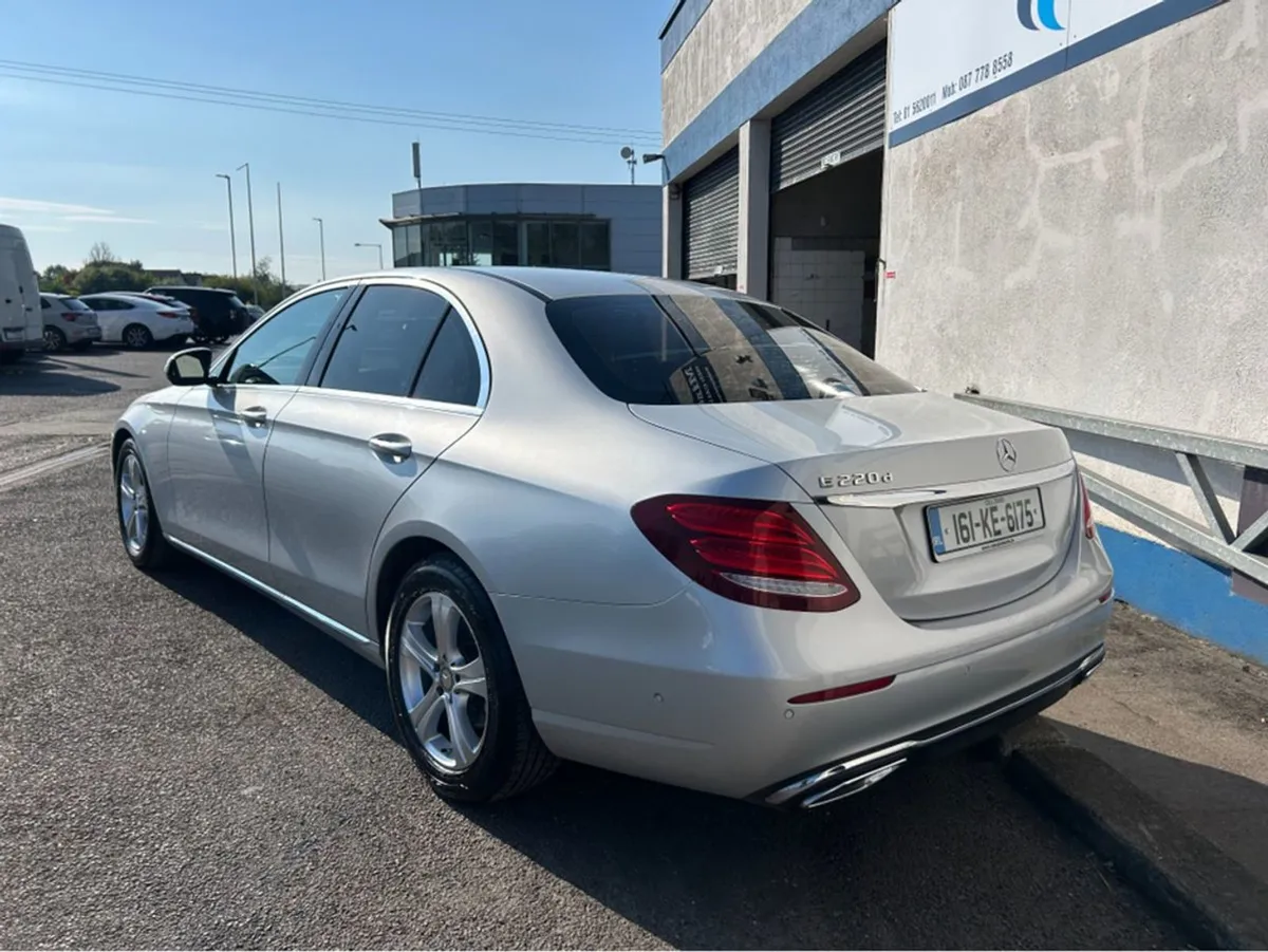 Mercedes-Benz E-Class E220 . Finance Available. T - Image 3