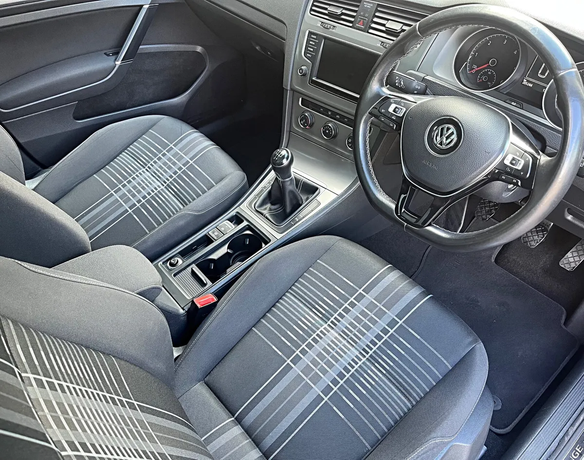 Volkswagen Golf Lounge 1.6 TDi - Image 4