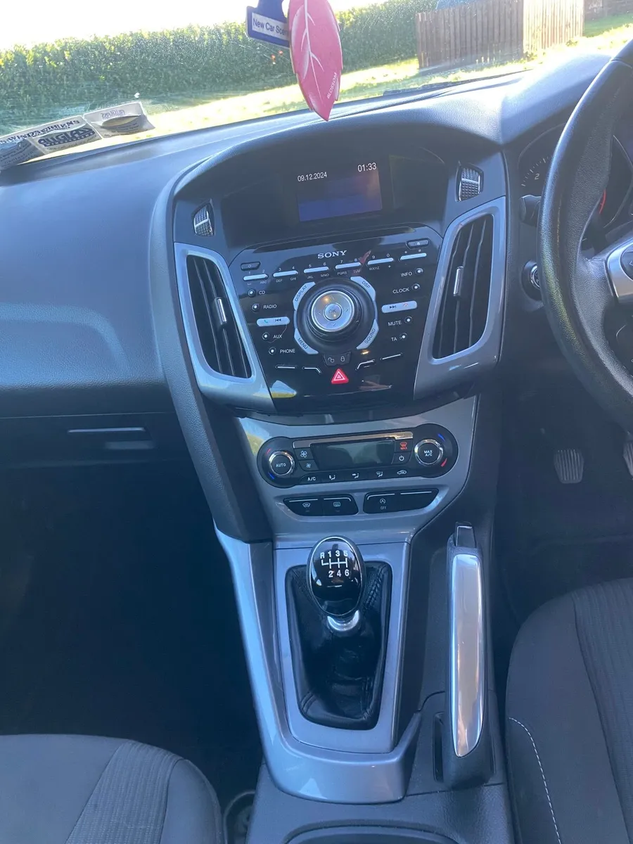 Ford Focus 2011 - Image 2