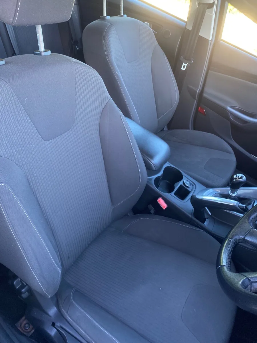 Ford Focus 2011 - Image 3
