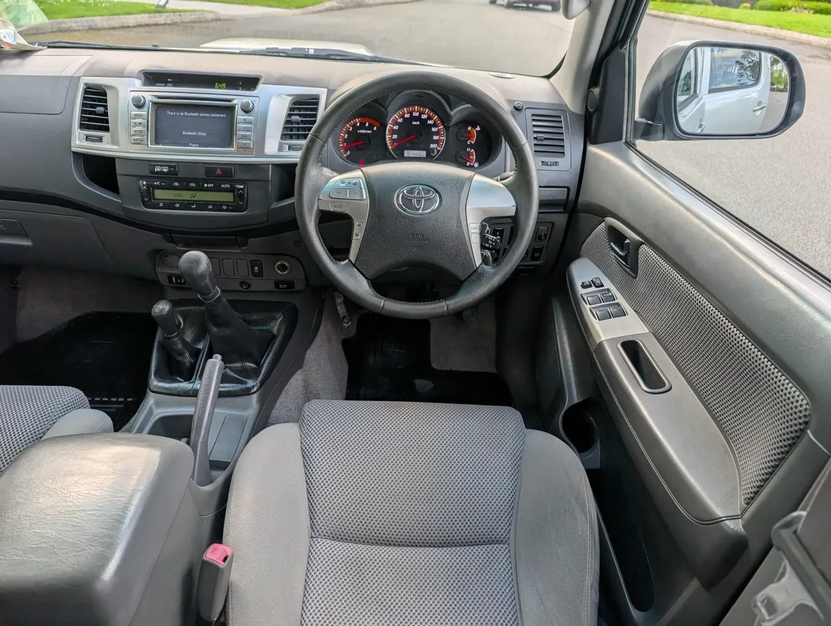 TOYOTA HILUX 3.0 - Image 4
