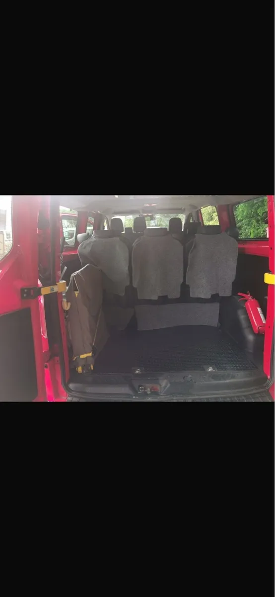 Ford Transit Custom 9 seater 2.0D Taxi - Image 3