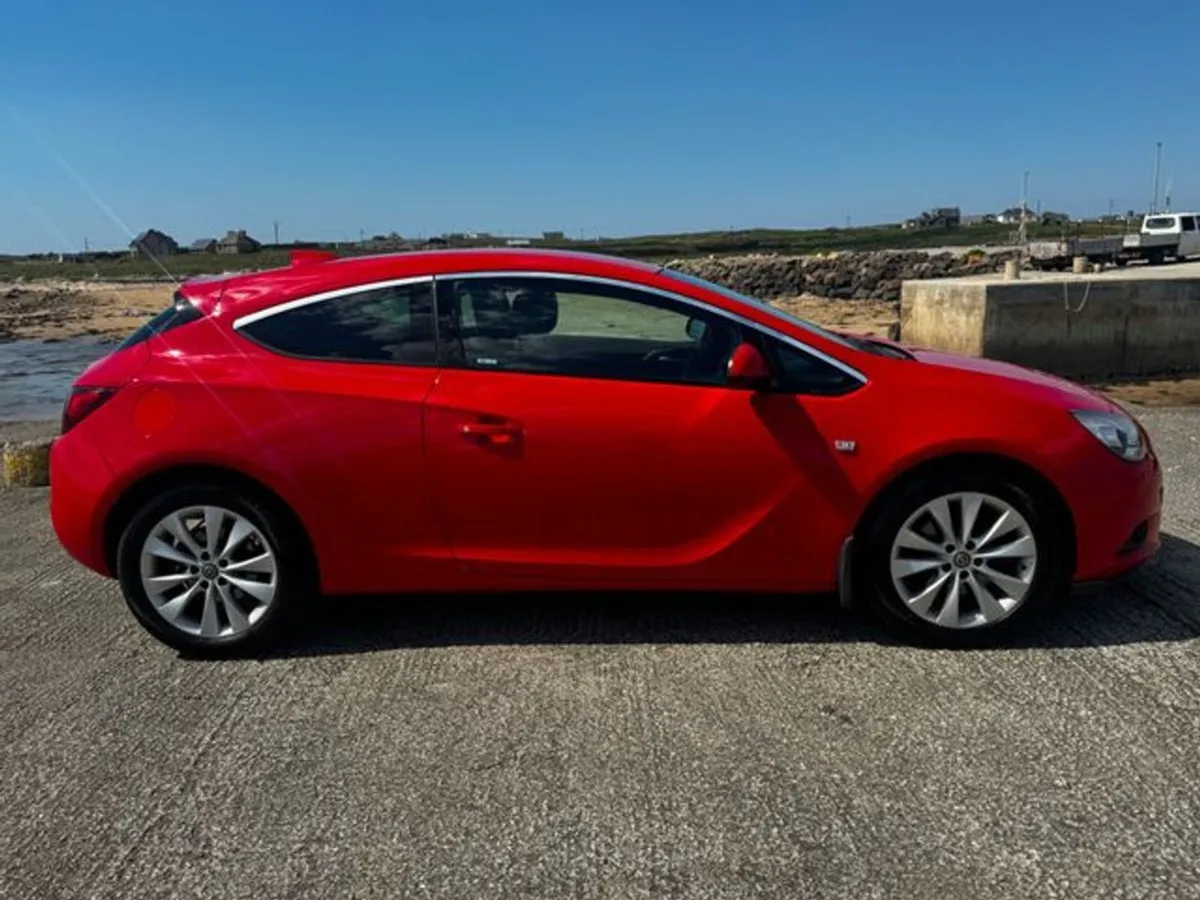 Opel Astra GTC SRI 1.6cdti 136PS S/S 3DR - Image 2
