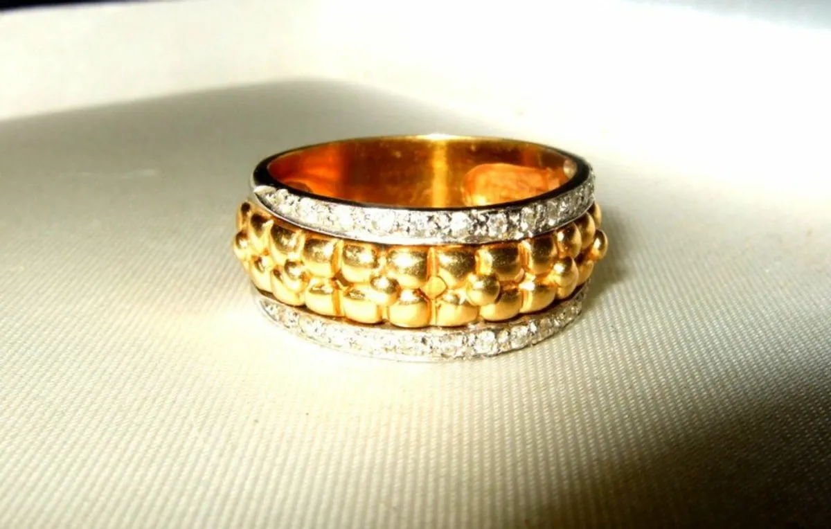 Vintage 18ct Gold/Diamond Hallmarked Wedding Band - Image 4