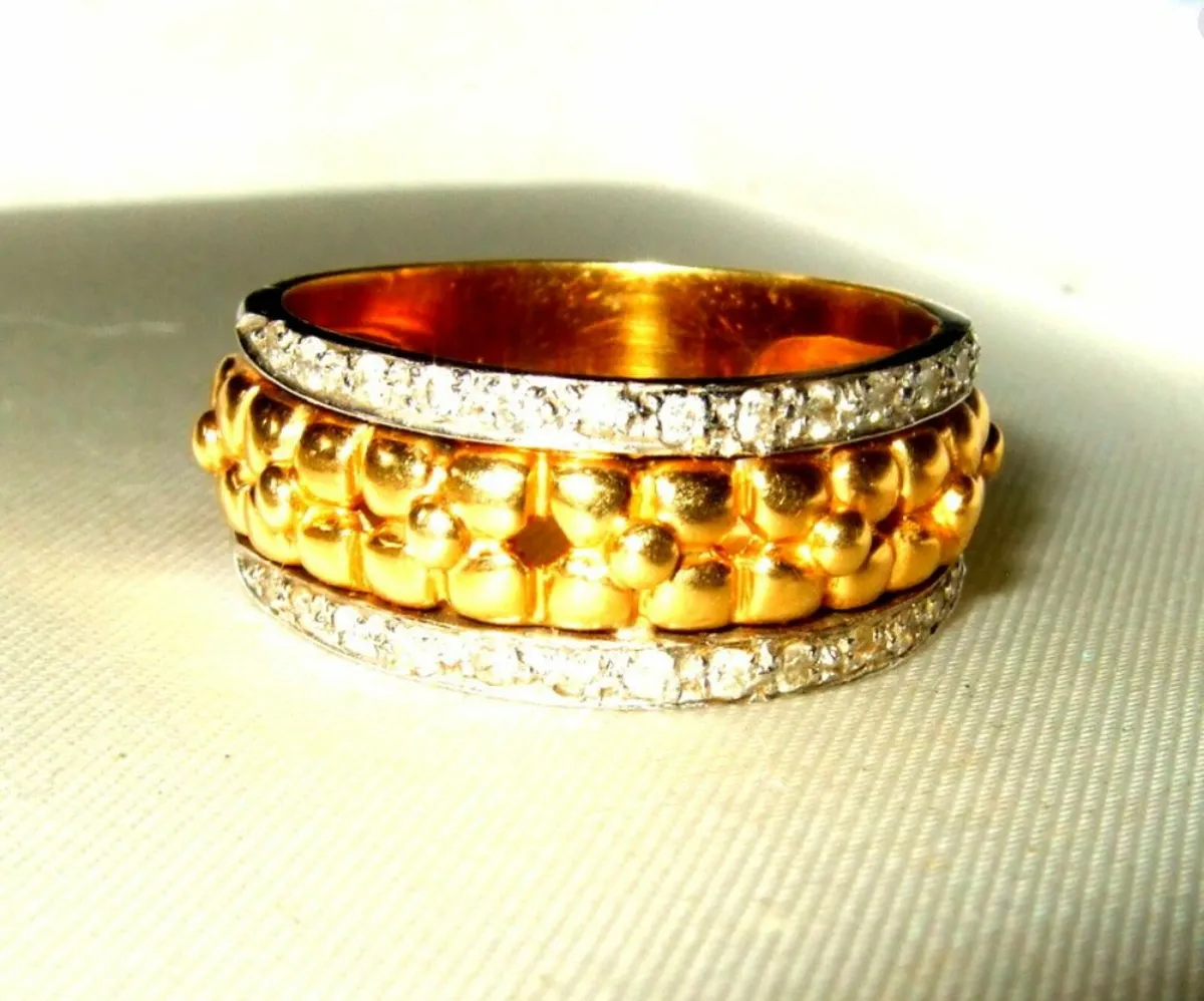 Vintage 18ct Gold/Diamond Hallmarked Wedding Band - Image 1