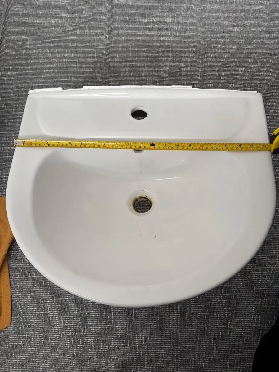 2 Bathroom Sinks and 2 Pedestal - Image 2