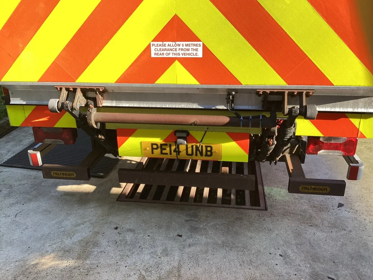 Lorry box body with tail lift - Image 4