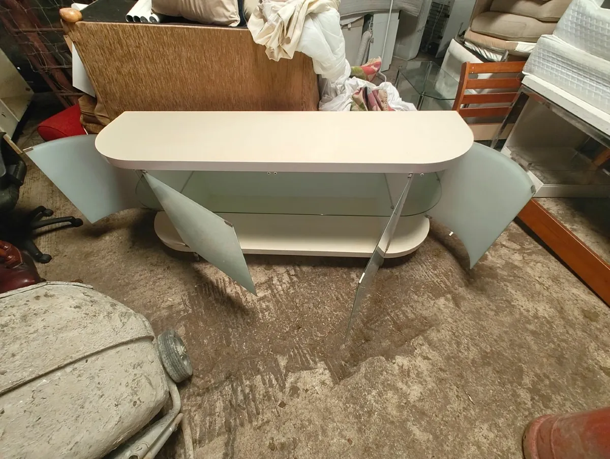 TV table/stand - Image 1