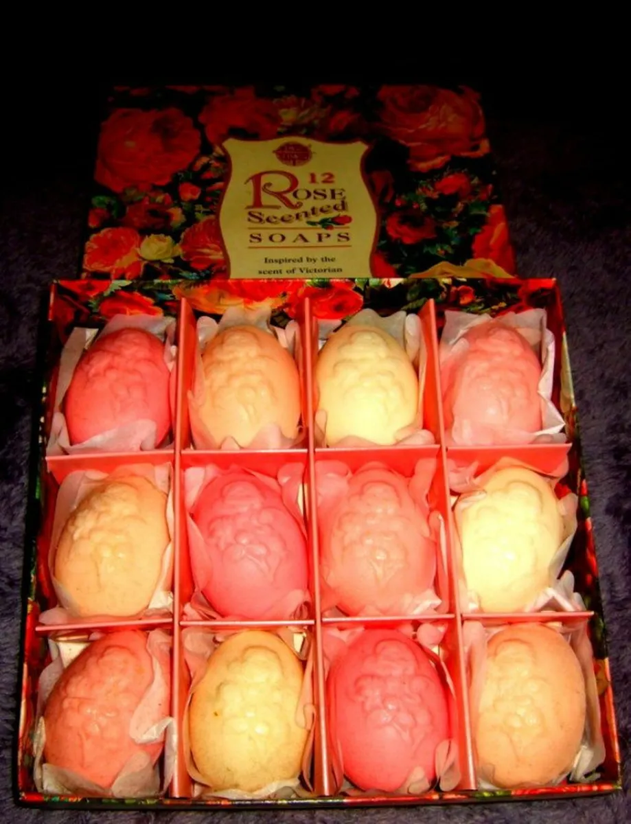 BNIB Harrods Rose 'Past Times' Soaps - Image 2