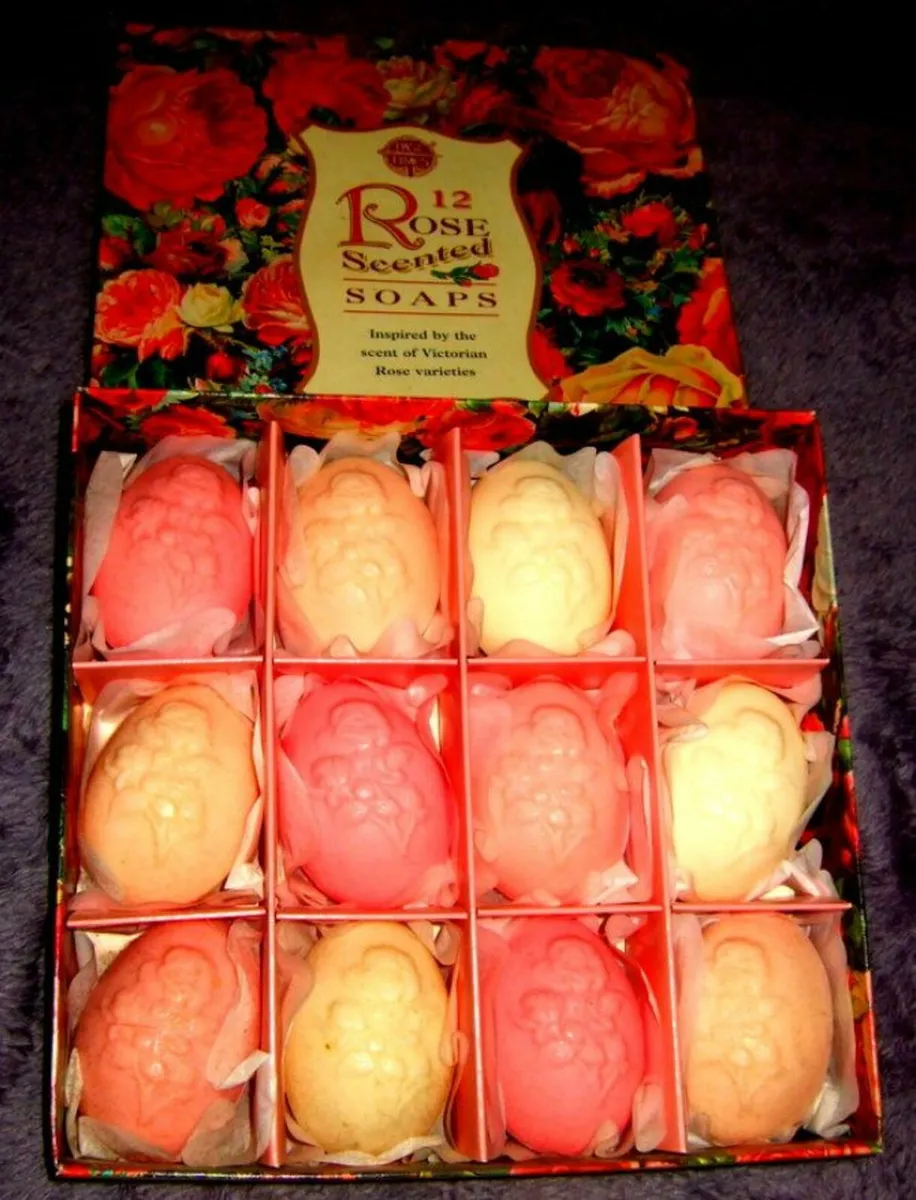 BNIB Harrods Rose 'Past Times' Soaps - Image 4