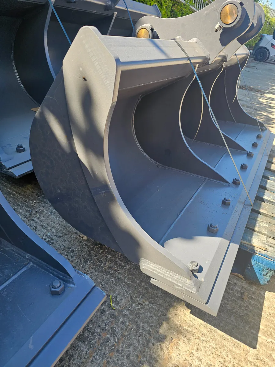 New 13ton grading bucket - Image 2
