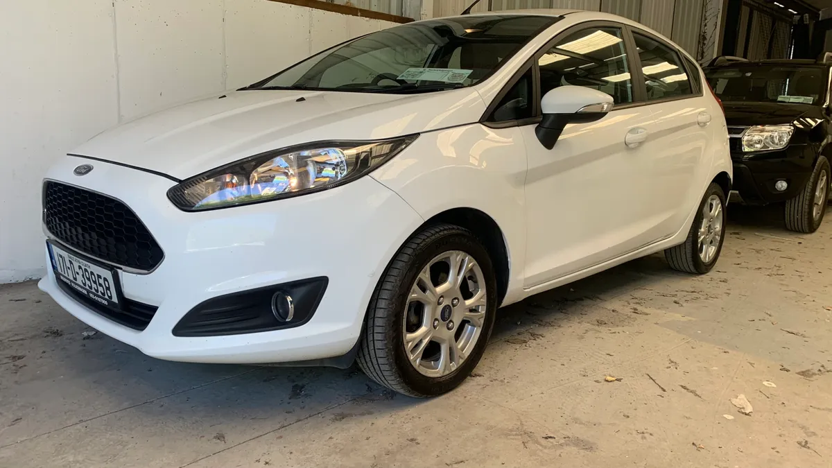 Ford Fiesta Zetec white 1.2 petrol - Image 2