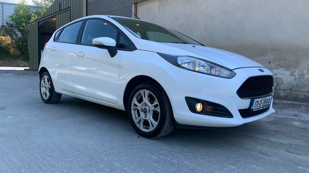 Ford Fiesta Zetec white 1.2 petrol - Image 4