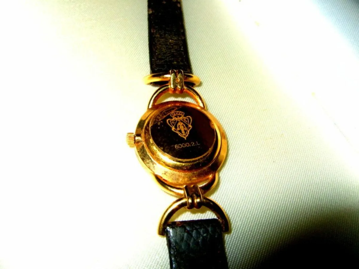 Authentic Vintage Gucci Watch - Image 2