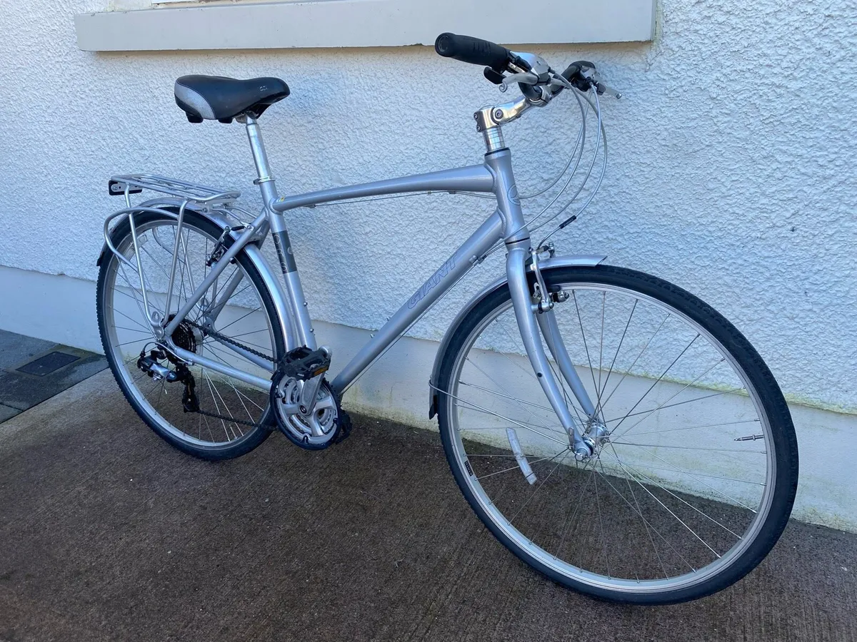 Like new Giant CSR4 Large hybrid 28 inch - Image 2