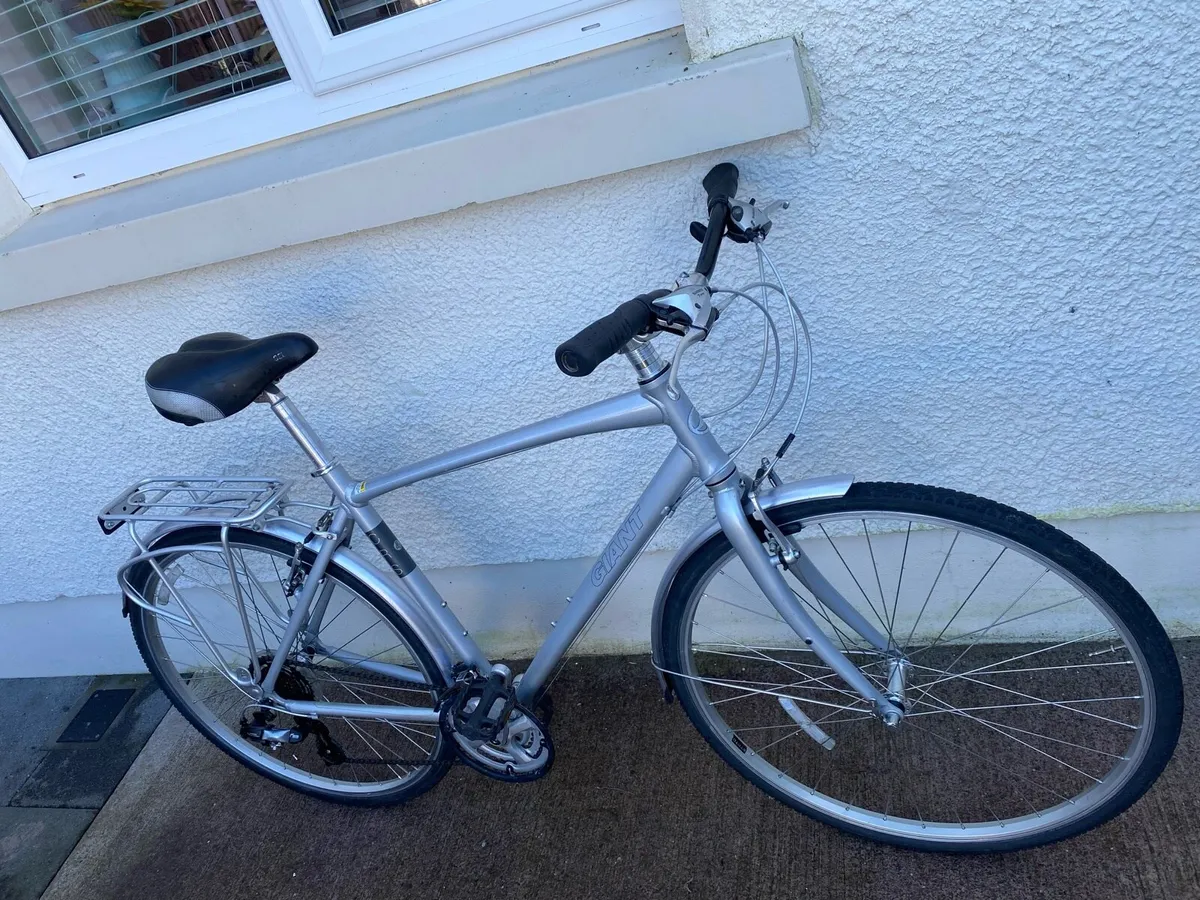 Like new Giant CSR4 Large hybrid 28 inch - Image 3